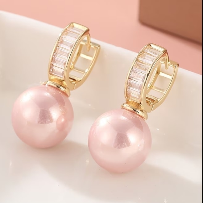 Aretes de perla rosada con circonias