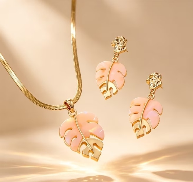 Set de collar y aretes hoja de monstera en rosa