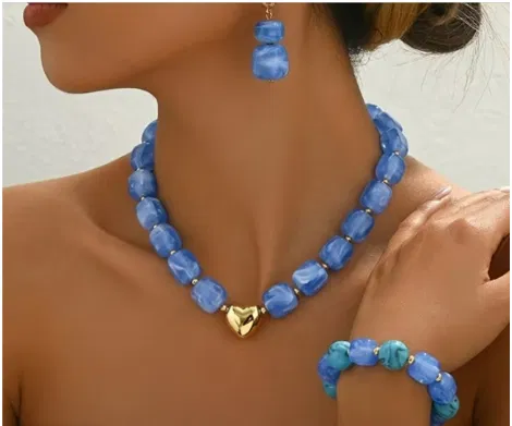 Set de joyería azul cielo con corazones dorados, 3 piezas